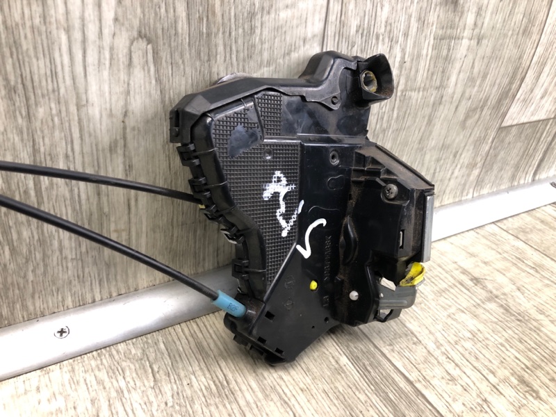 Замок двери передний левый RAV4 13-19 2016 2.5 2ARFE