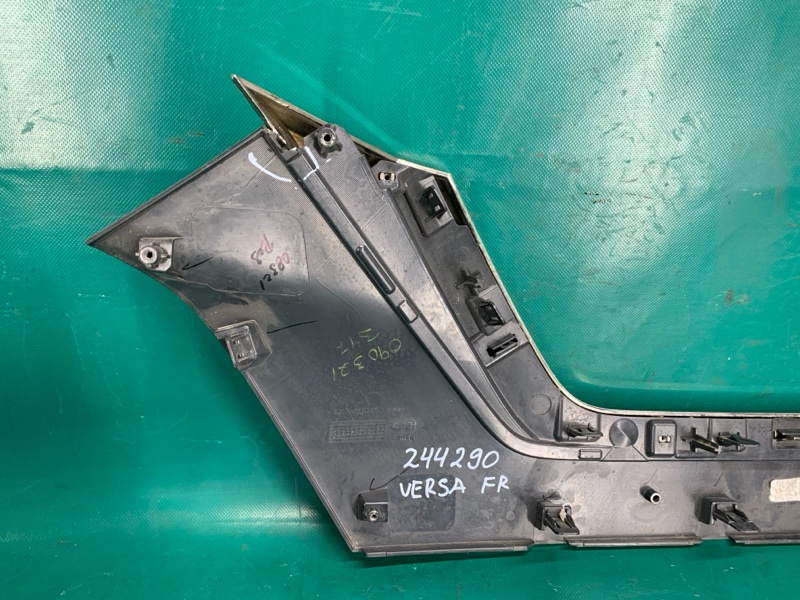 Накладка бампера передняя VERSA  19- Седан