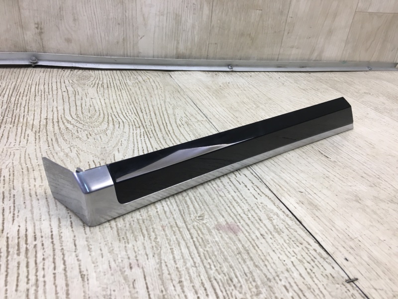 Накладка двери внутренняя задняя правая CAYENNE 10-18 2011 4.8L Накладка двери внутренняя задняя правая CAYENNE 10-18 2011 4.8L