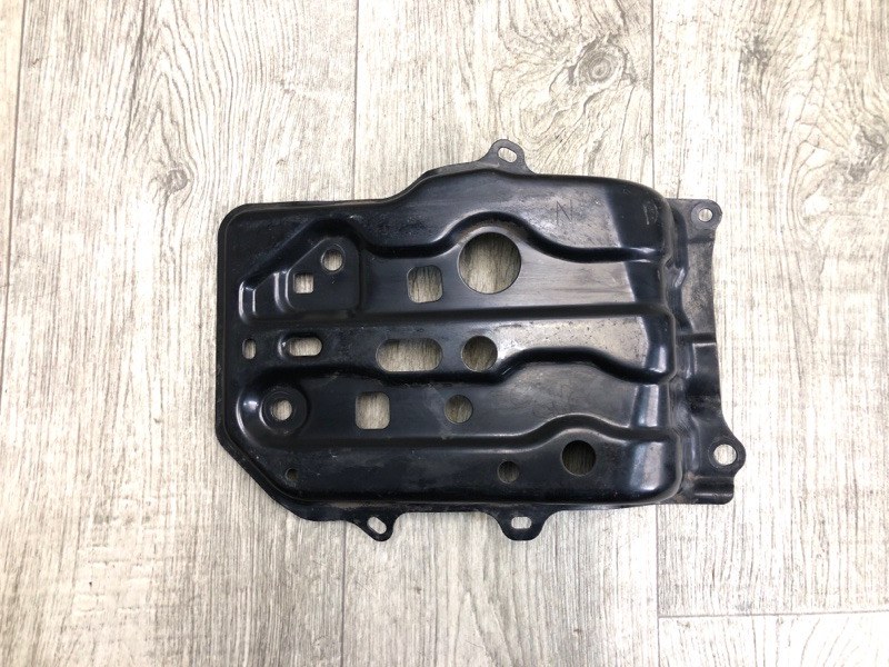 Запчасть полка аккумулятора TOYOTA RAV4 13-19 2016 2.5 2ARFE 74411-78020 Б/У Полка аккумулятора TOYOTA RAV4 13-19 2016 2.5 2ARFE 74411-78020 Б/У