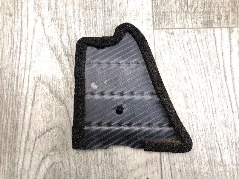 Дефлектор радиатора правый RAV4 13-19 2016 2.5 2ARFE