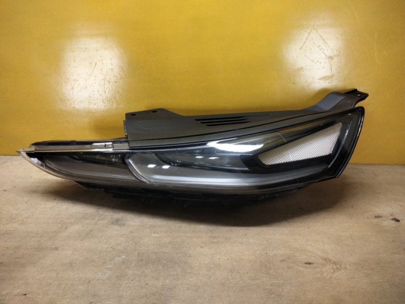 Дневной ходовой огонь левый HYUNDAI SANTA FE (TM) 18-23 92207-S1000 Б/У