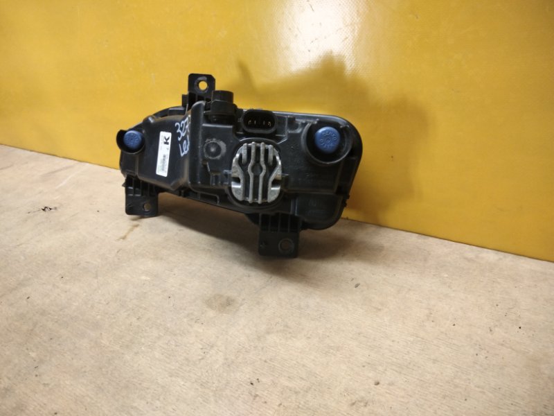 Противотуманная фара левая LEAF 18-