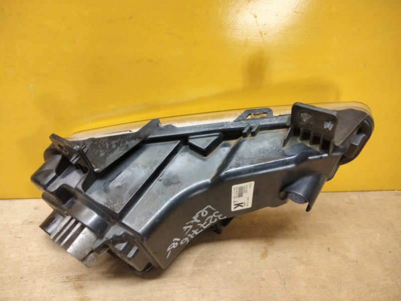 Противотуманная фара левая LEAF 18-