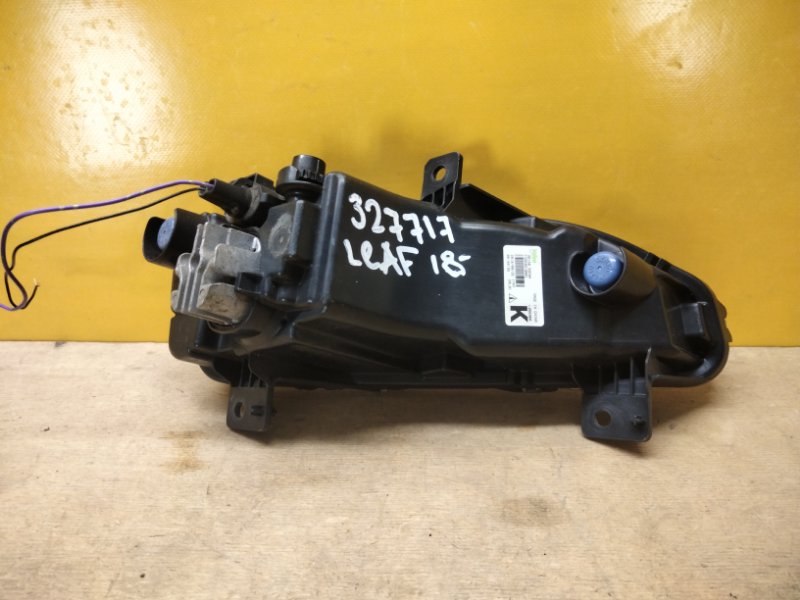 Противотуманная фара правая LEAF 18-