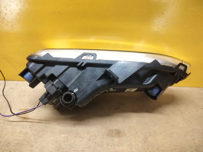 Противотуманная фара правая LEAF 18-