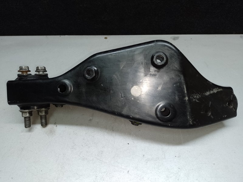 Крепление балки подвески переднее левое LS460 06-12 2007 XF40 4.6 1UR-FSE