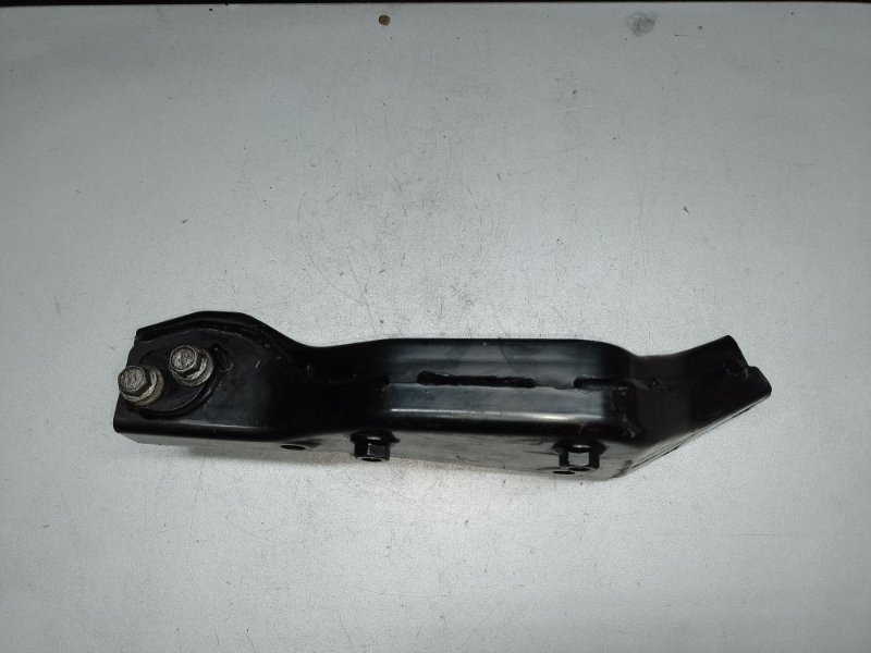 Крепление балки подвески переднее левое LEXUS LS460 06-12 XF40 4.6 1UR-FSE