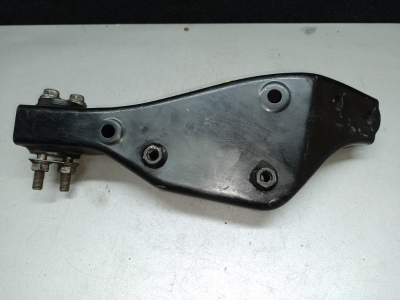 Крепление балки подвески переднее правое LS460 06-12 2007 XF40 4.6 1UR-FSE