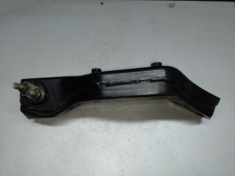 Крепление балки подвески переднее правое LEXUS LS460 06-12 XF40 4.6 1UR-FSE