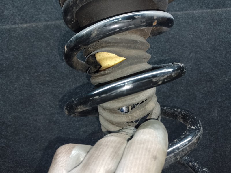 Амортизатор задний правый ES300 ES330 01-06 2005 XV30 3.3 3MZFE