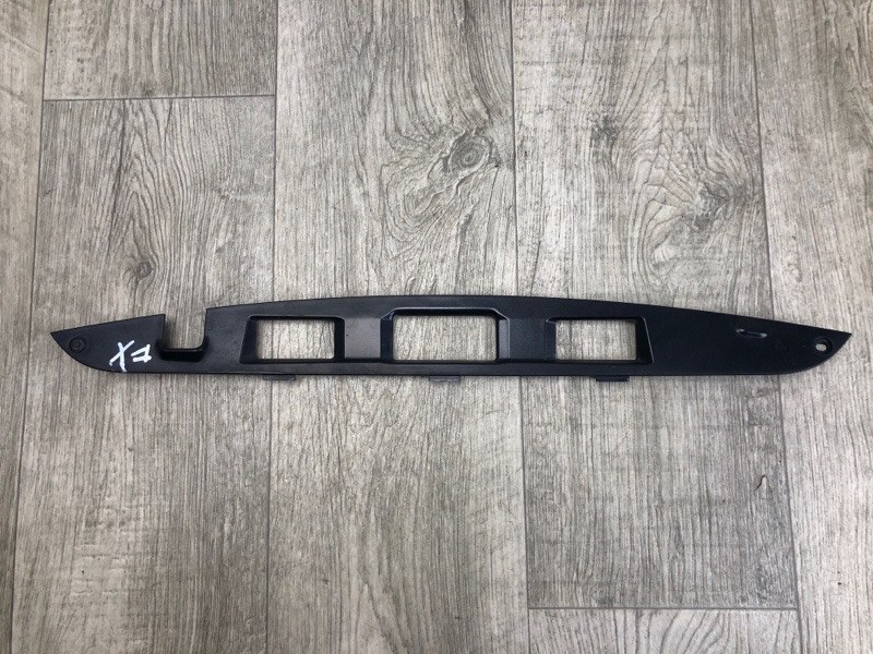 Панель подсветки номера INFINITI FX/QX70 S51 08-17 2008 5.0 VK50VE 90817-1CA0A Б/У