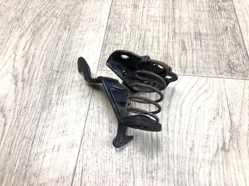 Крюк замка капота INFINITI FX/QX70 S51 08-17 2008 5.0 VK50VE 65670-1CA0A Б/У