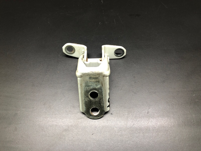 Петля двери нижняя задняя левая NISSAN ALTIMA 19- 2019 L34 PR25DD 82421-6CA0A Б/У