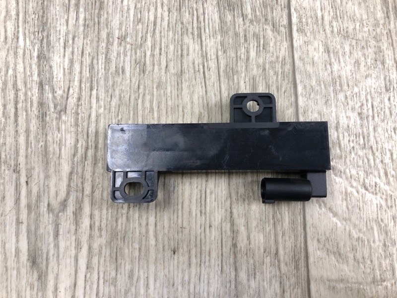 Антенна задняя левая CHEROKEE 14- 2016 2.4 ED8 Антенна задняя левая CHEROKEE 14- 2016 2.4 ED8