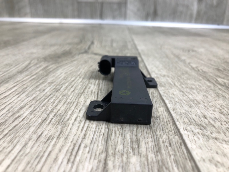 Антенна задняя левая CHEROKEE 14- 2016 2.4 ED8 Антенна задняя левая CHEROKEE 14- 2016 2.4 ED8