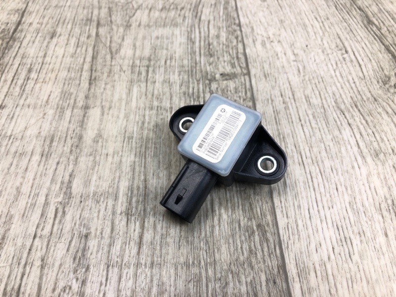 Запчасть датчик удара передний левый JEEP CHEROKEE 14- 2016 2.4 ED8 56038 976AA Б/У Датчик удара передний левый JEEP CHEROKEE 14- 2016 2.4 ED8 56038 976AA Б/У