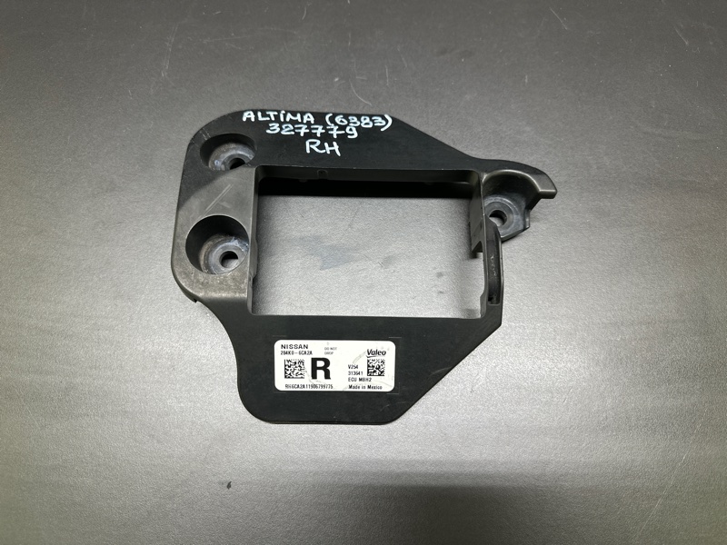 Кронштейн датчика слепых зон задний правый NISSAN ALTIMA 19- 2019 L34 PR25DD 284K0-6CA2A Б/У