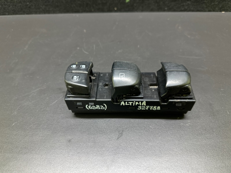 Блок управления стеклоподъемниками передний левый ALTIMA 19- 2019 L34 PR25DD