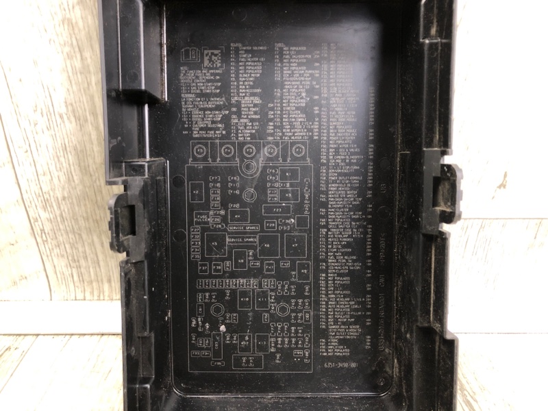 Блок предохранителей моторный отсек CHEROKEE 14- 2016 2.4 ED8 Блок предохранителей моторный отсек CHEROKEE 14- 2016 2.4 ED8