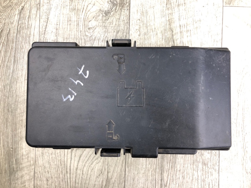 Блок предохранителей моторный отсек CHEROKEE 14- 2016 2.4 ED8 Блок предохранителей моторный отсек CHEROKEE 14- 2016 2.4 ED8