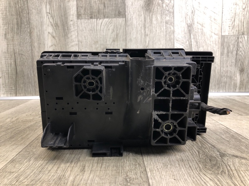 Блок предохранителей моторный отсек CHEROKEE 14- 2016 2.4 ED8 Блок предохранителей моторный отсек CHEROKEE 14- 2016 2.4 ED8