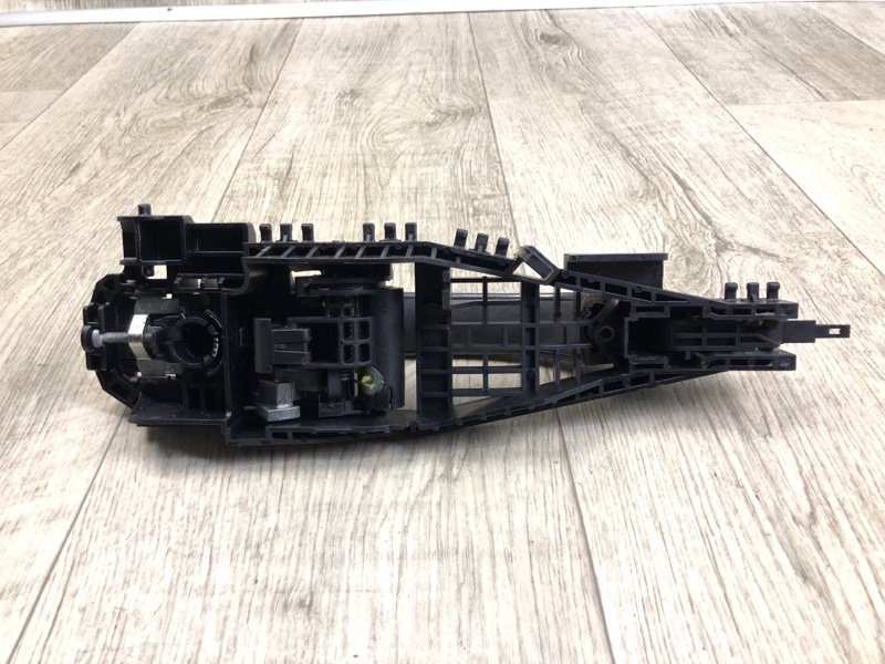 Ручка двери наружная задняя правая CHEROKEE 14- 2016 2.4 ED8 Ручка двери наружная задняя правая CHEROKEE 14- 2016 2.4 ED8