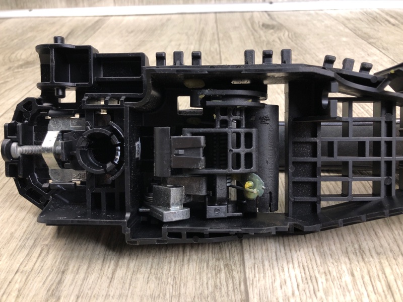 Ручка двери наружная задняя правая CHEROKEE 14- 2016 2.4 ED8 Ручка двери наружная задняя правая CHEROKEE 14- 2016 2.4 ED8