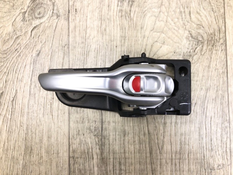 Запчасть ручка двери внутренняя задняя правая JEEP CHEROKEE 14- 2016 2.4 ED8 68227 250AA Б/У Ручка двери внутренняя задняя правая JEEP CHEROKEE 14- 2016 2.4 ED8 68227 250AA Б/У