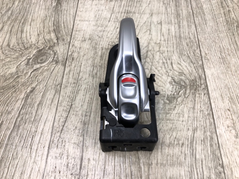 Ручка двери внутренняя задняя правая CHEROKEE 14- 2016 2.4 ED8 Ручка двери внутренняя задняя правая CHEROKEE 14- 2016 2.4 ED8