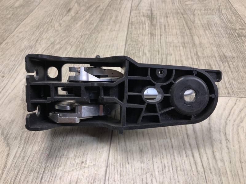 Ручка двери внутренняя задняя правая CHEROKEE 14- 2016 2.4 ED8 Ручка двери внутренняя задняя правая CHEROKEE 14- 2016 2.4 ED8