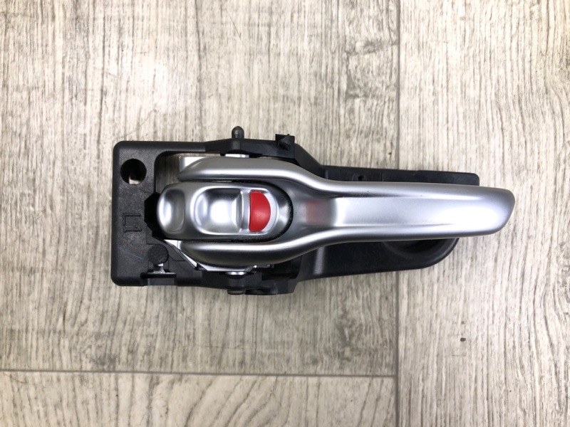 Запчасть ручка двери внутренняя передняя левая JEEP CHEROKEE 14- 2016 2.4 ED8 68227 251AA Б/У Ручка двери внутренняя передняя левая JEEP CHEROKEE 14- 2016 2.4 ED8 68227 251AA Б/У