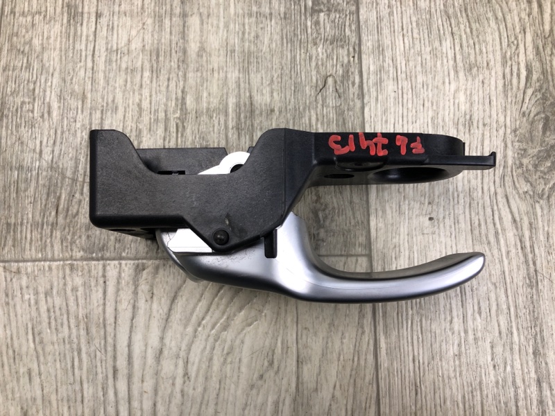 Ручка двери внутренняя передняя левая CHEROKEE 14- 2016 2.4 ED8 Ручка двери внутренняя передняя левая CHEROKEE 14- 2016 2.4 ED8