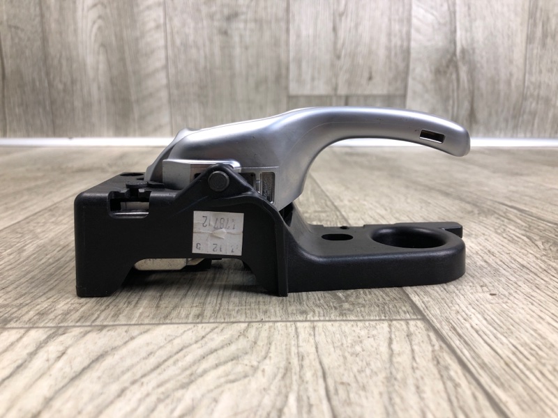 Ручка двери внутренняя передняя левая JEEP CHEROKEE 14- 2.4 ED8 Ручка двери внутренняя передняя левая JEEP CHEROKEE 14- 2.4 ED8