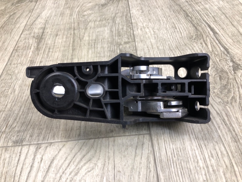 Ручка двери внутренняя передняя левая CHEROKEE 14- 2016 2.4 ED8 Ручка двери внутренняя передняя левая CHEROKEE 14- 2016 2.4 ED8