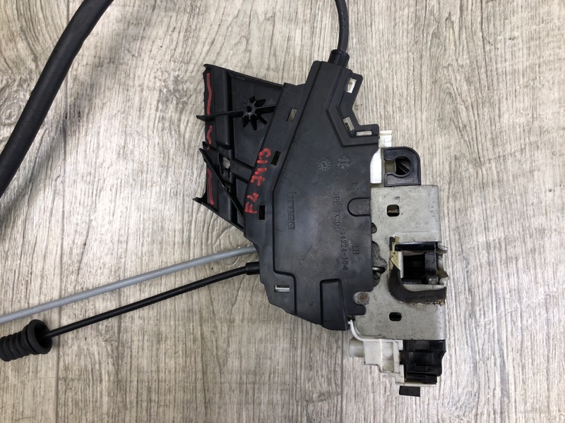 Замок двери передний левый CHEROKEE 14- 2016 2.4 ED8 Замок двери передний левый CHEROKEE 14- 2016 2.4 ED8