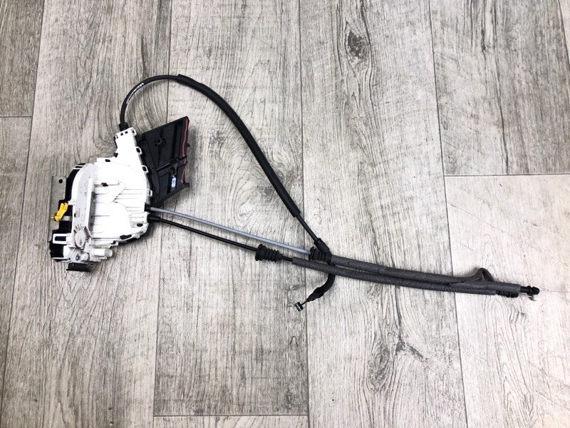 Замок двери передний левый CHEROKEE 14- 2016 2.4 ED8 Замок двери передний левый CHEROKEE 14- 2016 2.4 ED8