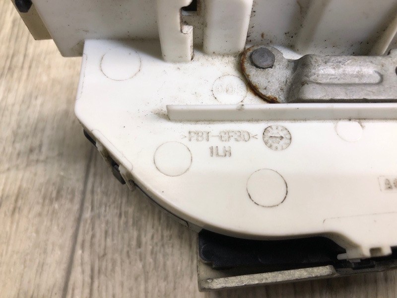 Замок двери передний левый CHEROKEE 14- 2016 2.4 ED8 Замок двери передний левый CHEROKEE 14- 2016 2.4 ED8