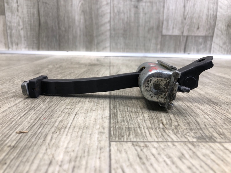 Ограничитель двери передний левый JEEP CHEROKEE 14- 2.4 ED8 Ограничитель двери передний левый JEEP CHEROKEE 14- 2.4 ED8