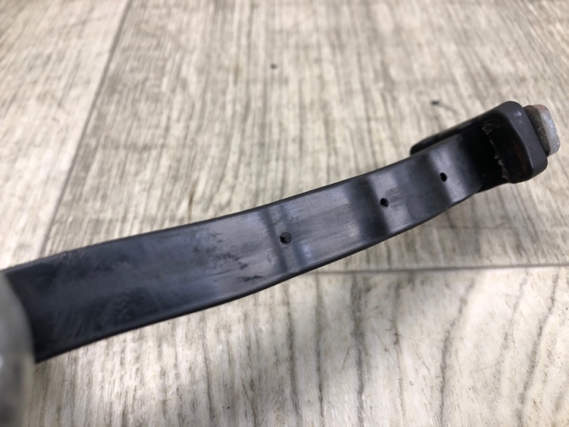 Ограничитель двери передний левый CHEROKEE 14- 2016 2.4 ED8 Ограничитель двери передний левый CHEROKEE 14- 2016 2.4 ED8