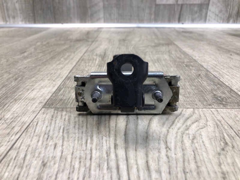 Ограничитель двери задний левый CHEROKEE 14- 2016 2.4 ED8 Ограничитель двери задний левый CHEROKEE 14- 2016 2.4 ED8