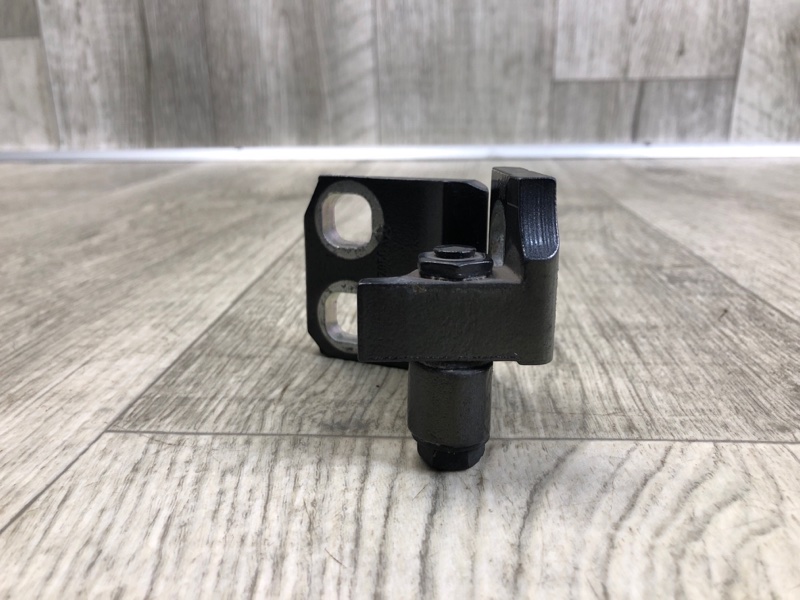 Петля двери верхняя задняя левая CHEROKEE 14- 2016 2.4 ED8 Петля двери верхняя задняя левая CHEROKEE 14- 2016 2.4 ED8