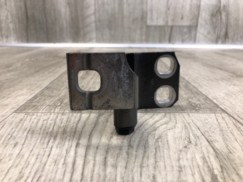 Петля двери верхняя задняя правая CHEROKEE 14- 2016 2.4 ED8 Петля двери верхняя задняя правая CHEROKEE 14- 2016 2.4 ED8