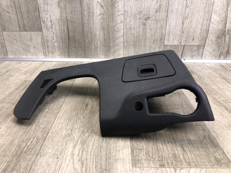 Накладка торпедо левая CHEROKEE 14- 2016 2.4 ED8 Накладка торпедо левая CHEROKEE 14- 2016 2.4 ED8