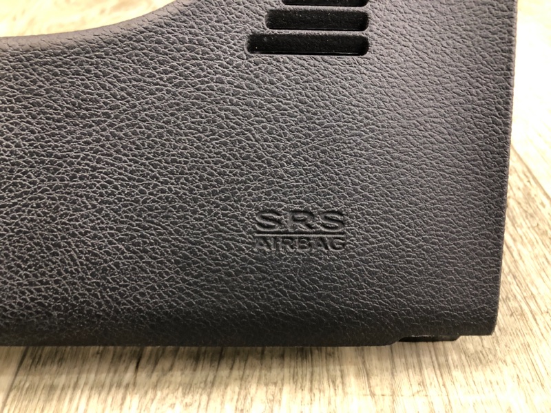 Накладка торпедо левая CHEROKEE 14- 2016 2.4 ED8 Накладка торпедо левая CHEROKEE 14- 2016 2.4 ED8