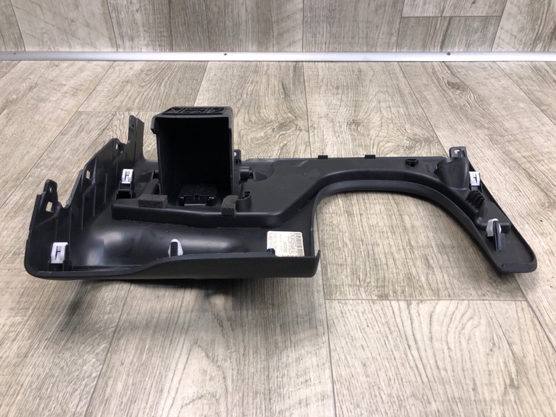 Накладка торпедо левая CHEROKEE 14- 2016 2.4 ED8 Накладка торпедо левая CHEROKEE 14- 2016 2.4 ED8