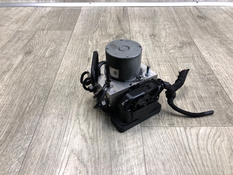 Запчасть блок abs JEEP CHEROKEE 14- 2016 2.4 ED8 68270 549AA Б/У Блок ABS JEEP CHEROKEE 14- 2016 2.4 ED8 68270 549AA Б/У