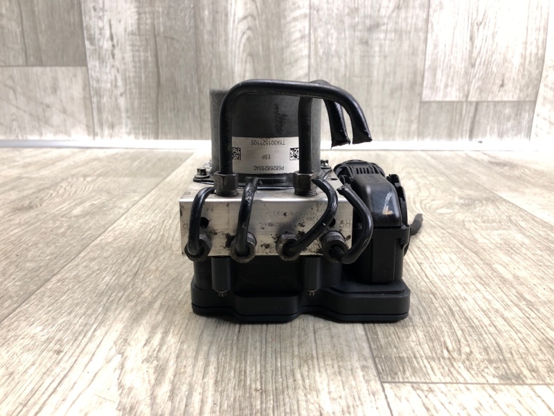 Блок ABS JEEP CHEROKEE 14- 2.4 ED8 Блок ABS JEEP CHEROKEE 14- 2.4 ED8