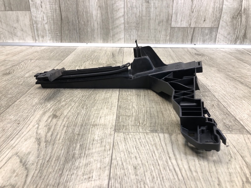 Направляющая стекла двери передняя левая CHEROKEE 14- 2016 2.4 ED8