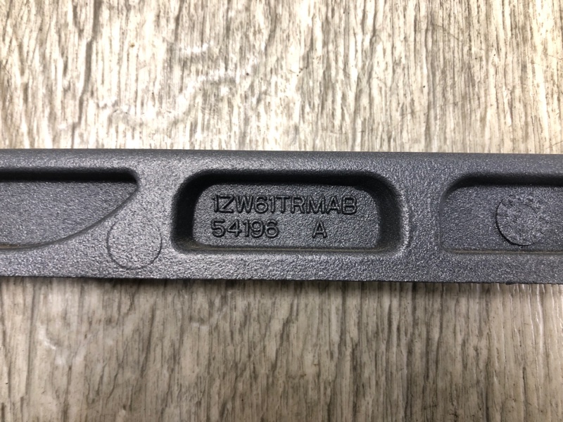 Накладка проема багажника задняя левая CHEROKEE 14- 2016 2.4 ED8